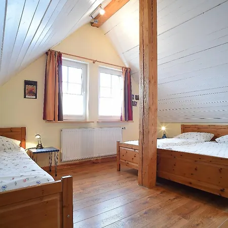 Апартаменты Hof Koehne - Haus Am Spielplatz - Taube